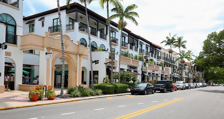 Shooping in Estero Florida, the premier destination for golf and shopping
