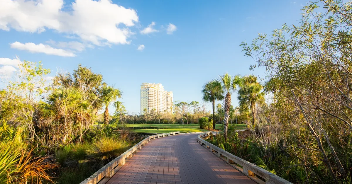 Iwb Estero Walkway Residence